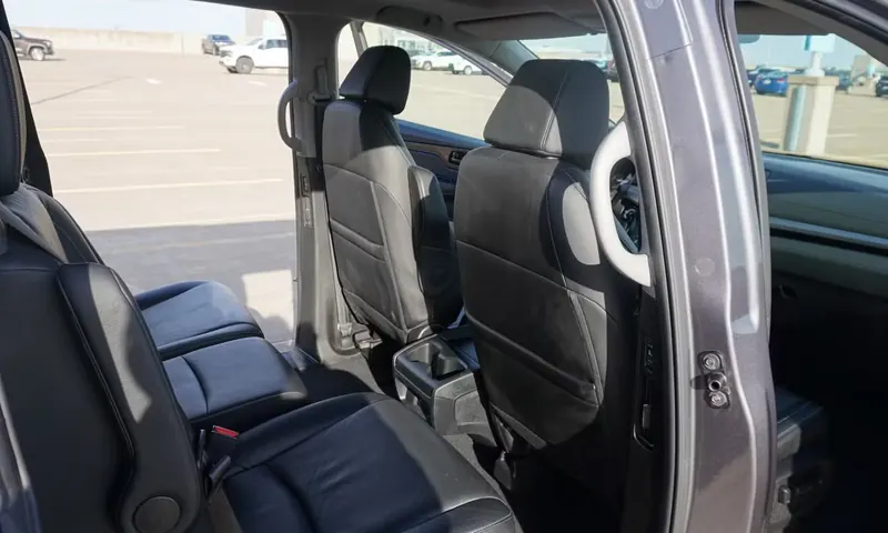 2022 Honda Odyssey EX-L Navi Auto — photo 11 of 17