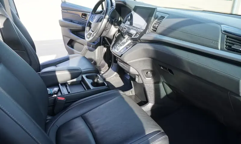 2022 Honda Odyssey EX-L Navi Auto — photo 8 of 17