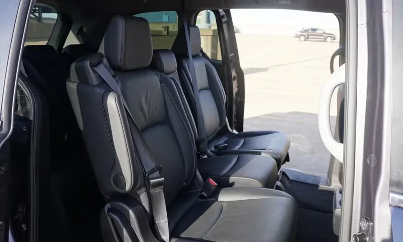 2022 Honda Odyssey EX-L Navi Auto — photo 12 of 17