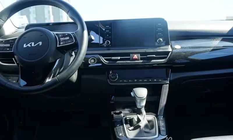 2025 Kia Seltos EX — photo 9 of 12