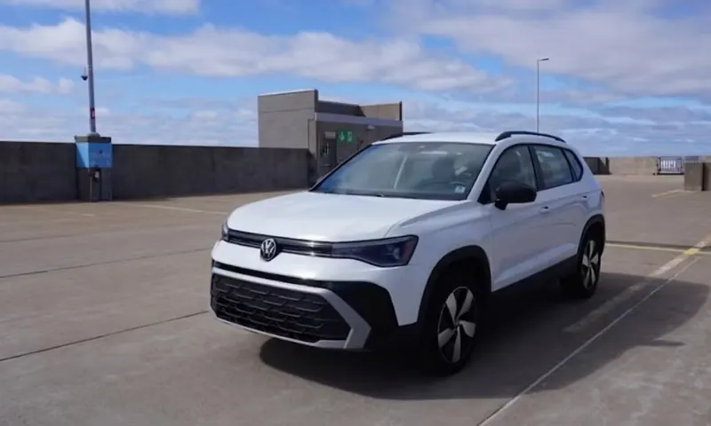 2025 Volkswagen Taos Trendline 4MOTION