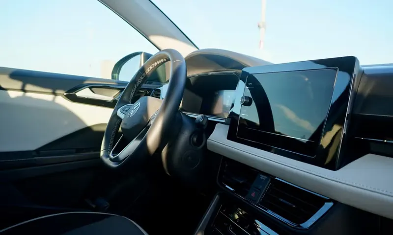2025 Volkswagen Taos Trendline 4MOTION — photo 9 of 9